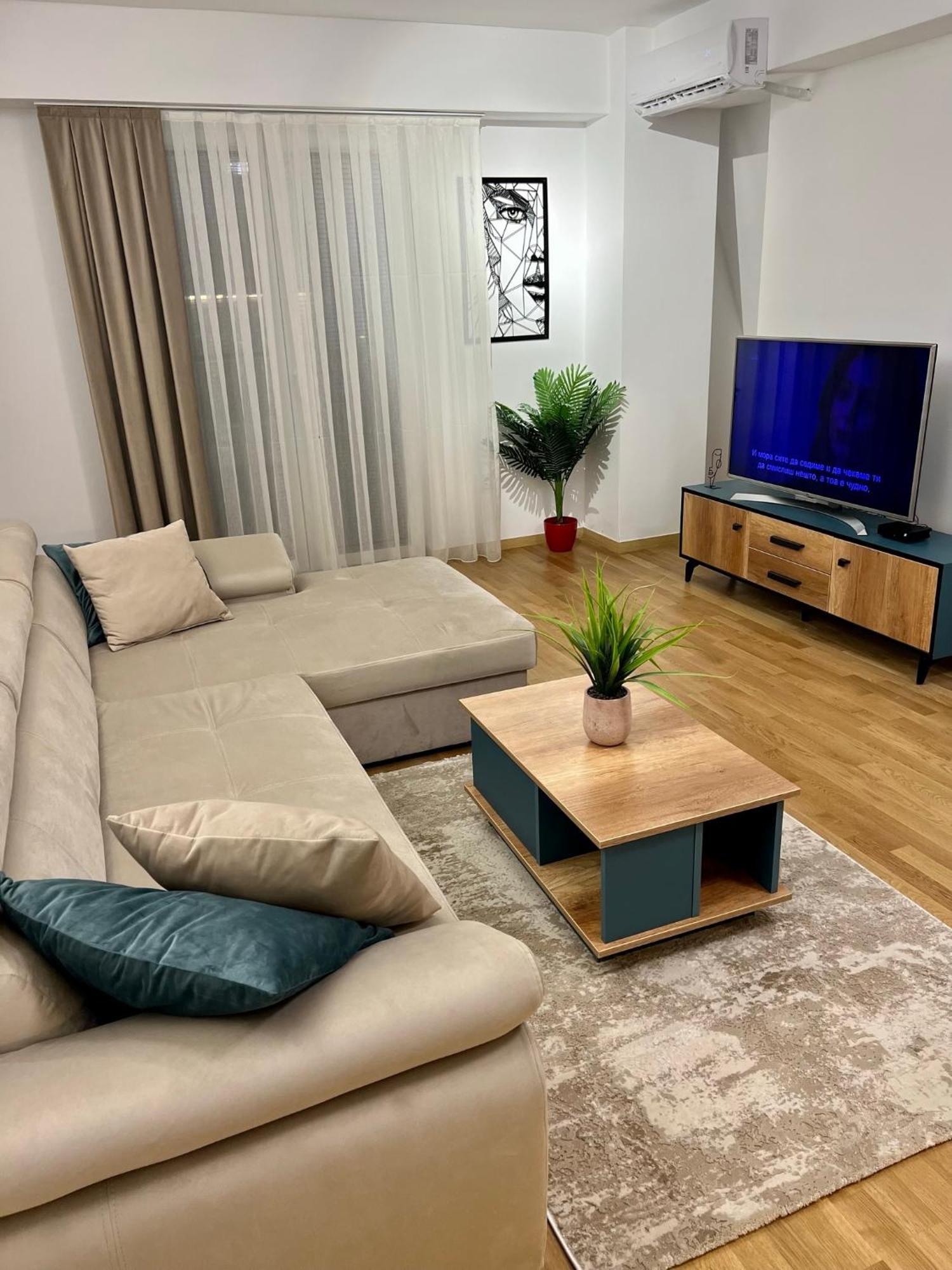 Apartman Corner Penthouse In The Center Of *